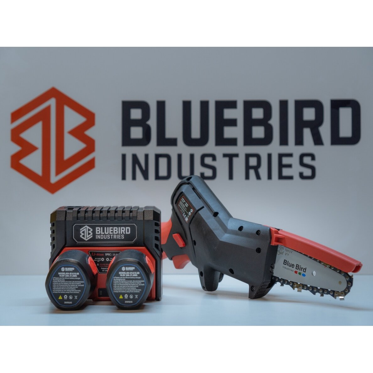 Blue Bird CS 22-04 akumuliatorinis pjūkliukas 1