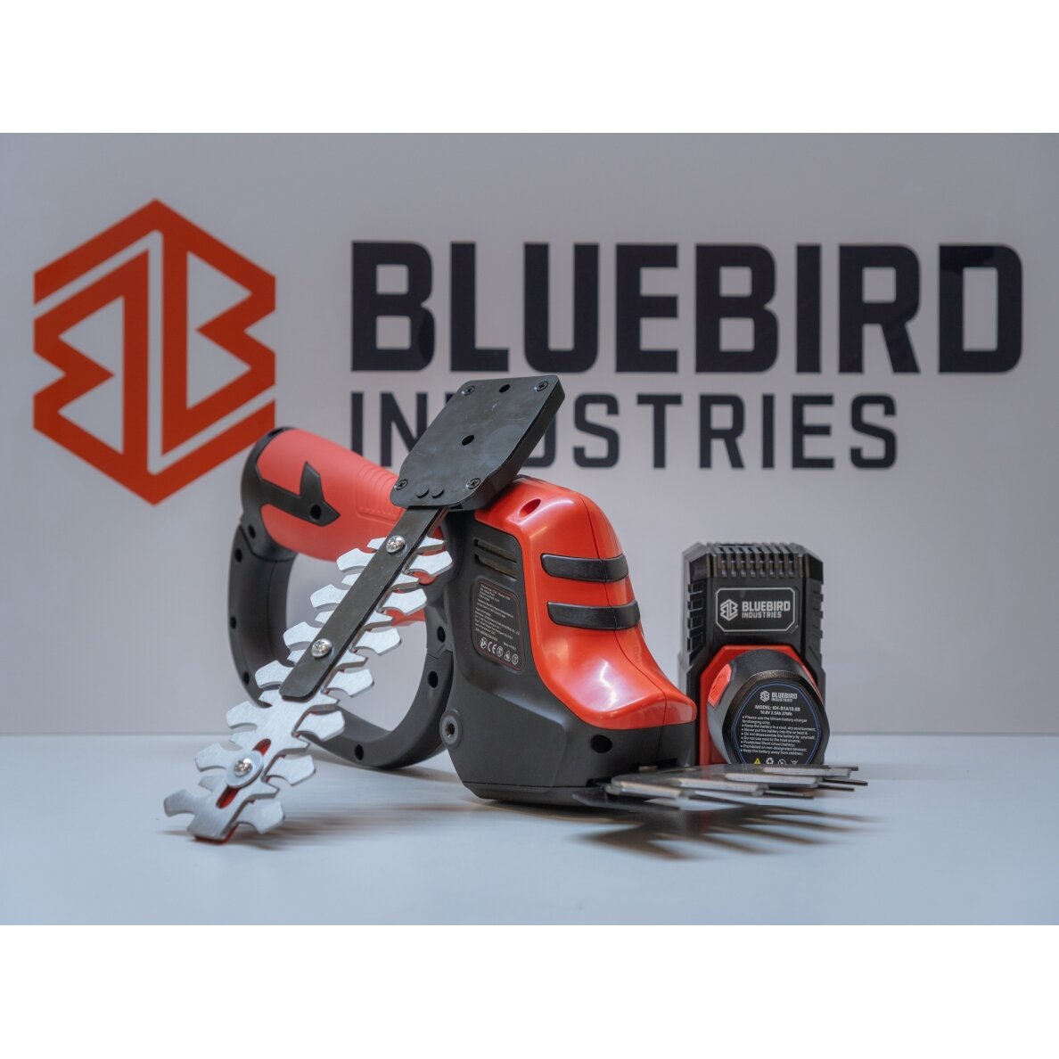Blue Bird GC 22-10 akumuliatorinės žirklės 2 Blue Bird GC 22-10 akumuliatorinės žirklės 2
